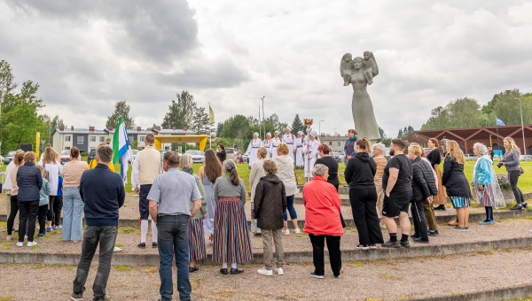 Eesti Ema monument tähistab 15. aastapäeva